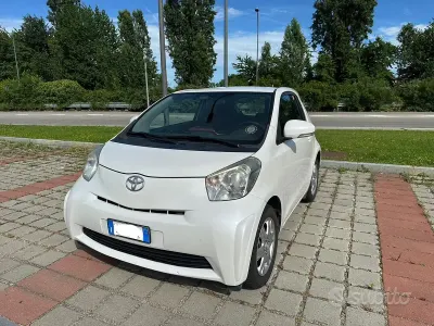 Usata Toyota iQ 68 CV (50 kW) 2010 Utilitaria