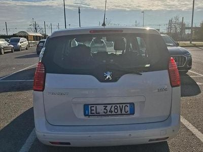 Gebraucht Peugeot 5008 112 PS (82 kW) 2012 Weiß Van / Kleinbus