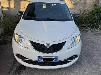 Usata Lancia Ypsilon S 95 CV (69 kW) 2016 Utilitaria