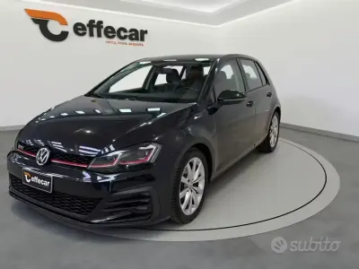 Second-hand VW Golf VII Highline 105 CP (77 kW) 2014 Negru Berlinǎ