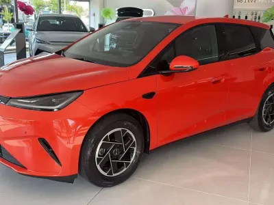Nuova BYD Dolphin Active 128 kW (175 CV) 2026 Arancione Utilitaria