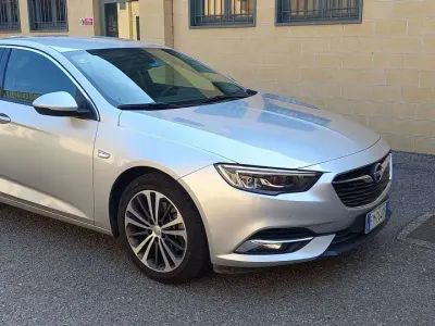 Usata Opel Insignia Innovation 170 CV (125 kW) 2017 Argento Berlina