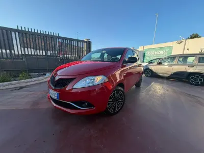 Usata Lancia Ypsilon Gold 69 CV (50 kW) 2021 Rosso Utilitaria