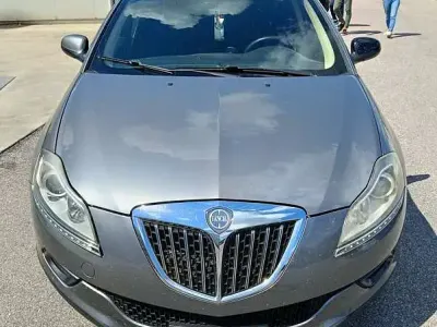 Usata Lancia Delta 120 CV (88 kW) 2010 Grigio Utilitaria