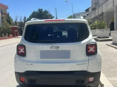Usata Jeep Renegade Sport 120 CV (88 kW) 2017 Bianco SUV