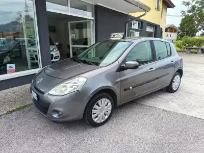 Usata Renault Clio II 75 CV (55 kW) 2009 Grigio Berlina