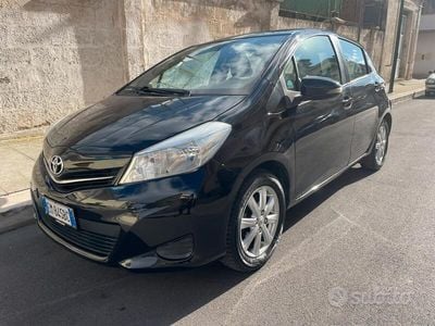 Usata Toyota Yaris 69 CV (50 kW) 2012 Nero Utilitaria