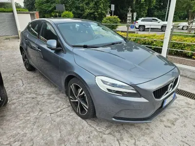 Usata Volvo V40 Business Edition 120 CV (88 kW) 2017 Antracite pastello Berlina