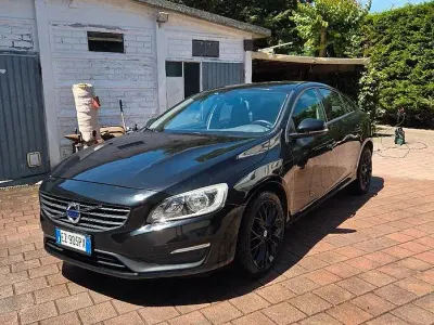 Usata Volvo S60 Kinetic 190 CV (139 kW) 2015 Nero Berlina