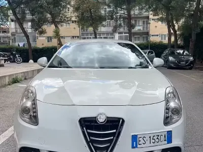 Usata Alfa Romeo Giulietta 120 CV (88 kW) 2011 Bianco Utilitaria