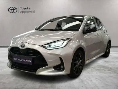 Usata Toyota Yaris Hybrid Lounge 116 CV (85 kW) 2022 Argento Berlina