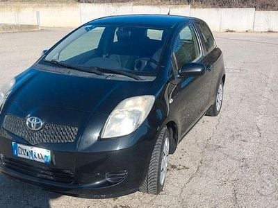 Usata Toyota Yaris 69 CV (50 kW) 2007 Nero Utilitaria