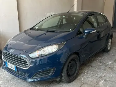 Usata Ford Fiesta 75 CV (55 kW) 2015 Blu Utilitaria