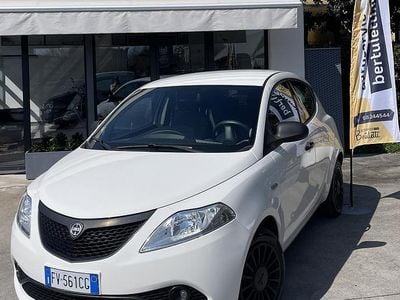 Usata Lancia Ypsilon 69 CV (50 kW) 2019 Bianco Utilitaria