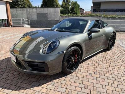 Usata Porsche 992 480 CV (353 kW) 2024 Verde aventurine Cabrio