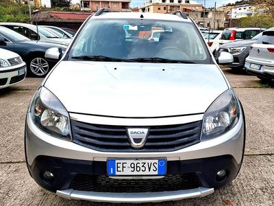 Usata Dacia Sandero Stepway 90 CV (66 kW) 2011 Argento Berlina