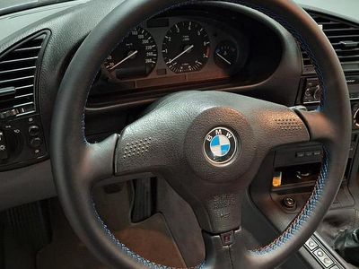 Usata BMW 320 Cabriolet 150 CV (110 kW) 1994 Blu Cabrio