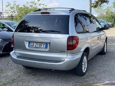 Usata Chrysler Voyager 149 CV (109 kW) 2007 Grigio Monovolume