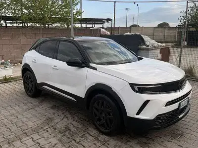 Usata Opel Mokka GS Line 101 CV (74 kW) 2024 Bianco SUV