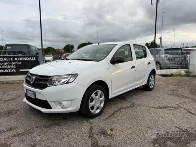 Usata Dacia Sandero Ambiance 75 CV (55 kW) 2013 Bianco Berlina