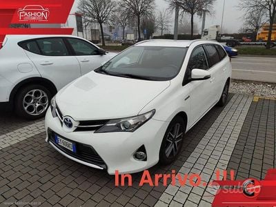 Usata Toyota Auris Hybrid Lounge 99 CV (72 kW) 2015 Bianco Station wagon