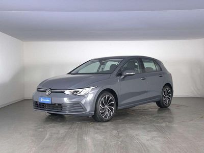 Usata VW Golf VIII Life 131 CV (96 kW) 2023 Dolphin grey metallizzato Berlina