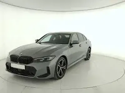 Usata BMW 330 Comfort Edition 286 CV (210 kW) 2023 Black sapphire metallizzato Station wagon
