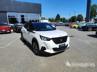 Usata Peugeot 2008 GT 131 CV (96 kW) 2022 Bianco SUV