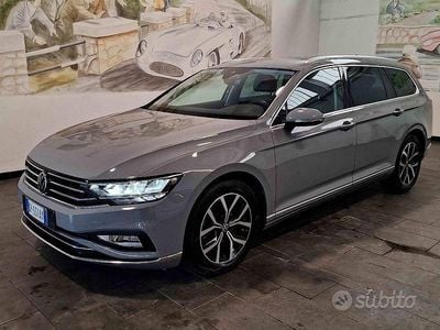 Usata VW Passat Executive 150 CV (110 kW) 2023 Grigio Station wagon