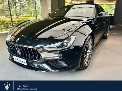 Usata Maserati Ghibli 581 CV (427 kW) 2024 Nero assoluto Berlina