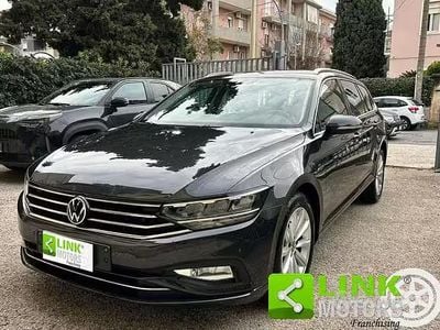 Usata VW Passat 150 CV (110 kW) 2023 Grigio Station wagon