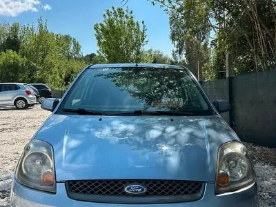 Usata Ford Fiesta Ghia 68 CV (50 kW) 2007 Bluazzurro Utilitaria