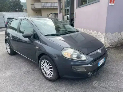 Usata Fiat Punto Lounge 69 CV (50 kW) 2012 Nero Utilitaria