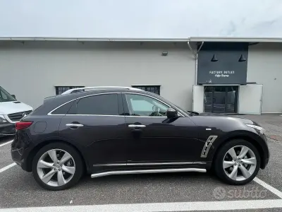 Usata Infiniti Fx30 238 CV (175 kW) 2011 Marrone SUV