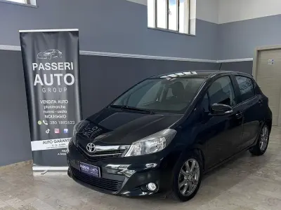 Usata Toyota Yaris Style 90 CV (66 kW) 2013 Nero Utilitaria