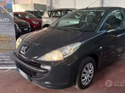 Gebraucht Peugeot 206 60 PS (44 kW) 2009 Grau Limousine