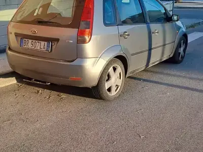 Usata Ford Fiesta 68 CV (50 kW) 2002 Utilitaria