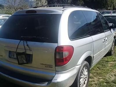 Usata Chrysler Voyager 143 CV (105 kW) 2005 Grigio Monovolume