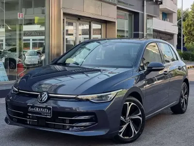 Usata VW Golf VIII Style 150 CV (110 kW) 2025 Grigio Berlina