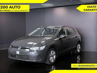 Usata VW Golf VIII Life 116 CV (85 kW) 2024 Grigio Berlina
