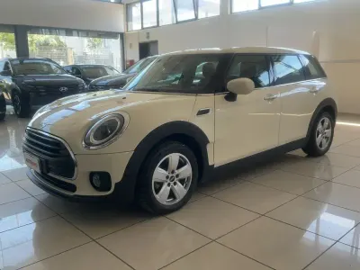 Usata Mini One Clubman Essential 102 CV (75 kW) 2022 Beige Station wagon