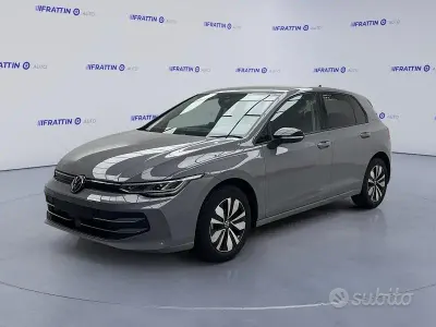 Usata VW Golf VIII Life 116 CV (85 kW) 2025 Moonstone grey [c2c2]  pastel Berlina