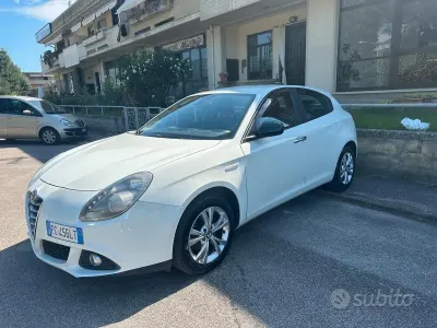 Usata Alfa Romeo Giulietta Business 120 CV (88 kW) 2016 Bianco Utilitaria