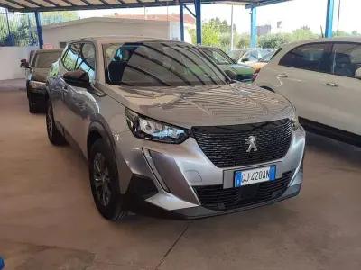Usata Peugeot 2008 Active 102 CV (75 kW) 2022 Grigio SUV