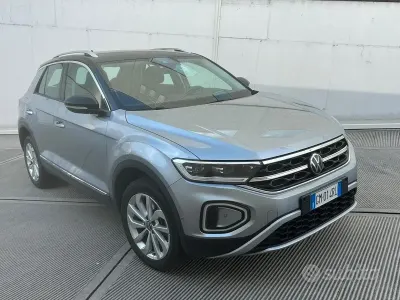 Usata VW T-Roc R-line 150 CV (110 kW) 2023 Grigio SUV