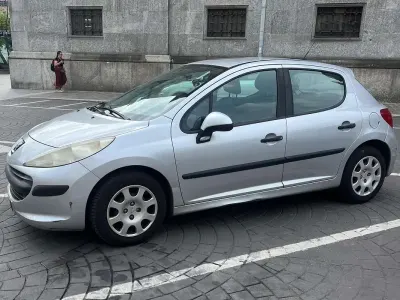 Usata Peugeot 207 73 CV (53 kW) 2007 Berlina