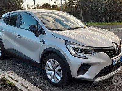 Usata Renault Captur Business 140 CV (102 kW) 2021 Grigio SUV