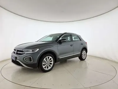 Usata VW T-Roc Style 116 CV (85 kW) 2025 Indium grey metallizzato nero SUV