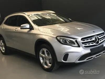 Usata Mercedes GLA200 156 CV (114 kW) 2019 Grigio SUV