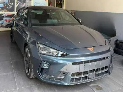 Usata Cupra Leon 150 CV (110 kW) 2025 Blu/azzurro Berlina